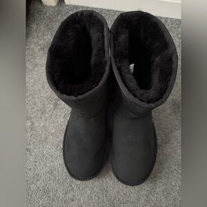 Women's Black Ugg Classic Short Boots (Aus version) Size 8